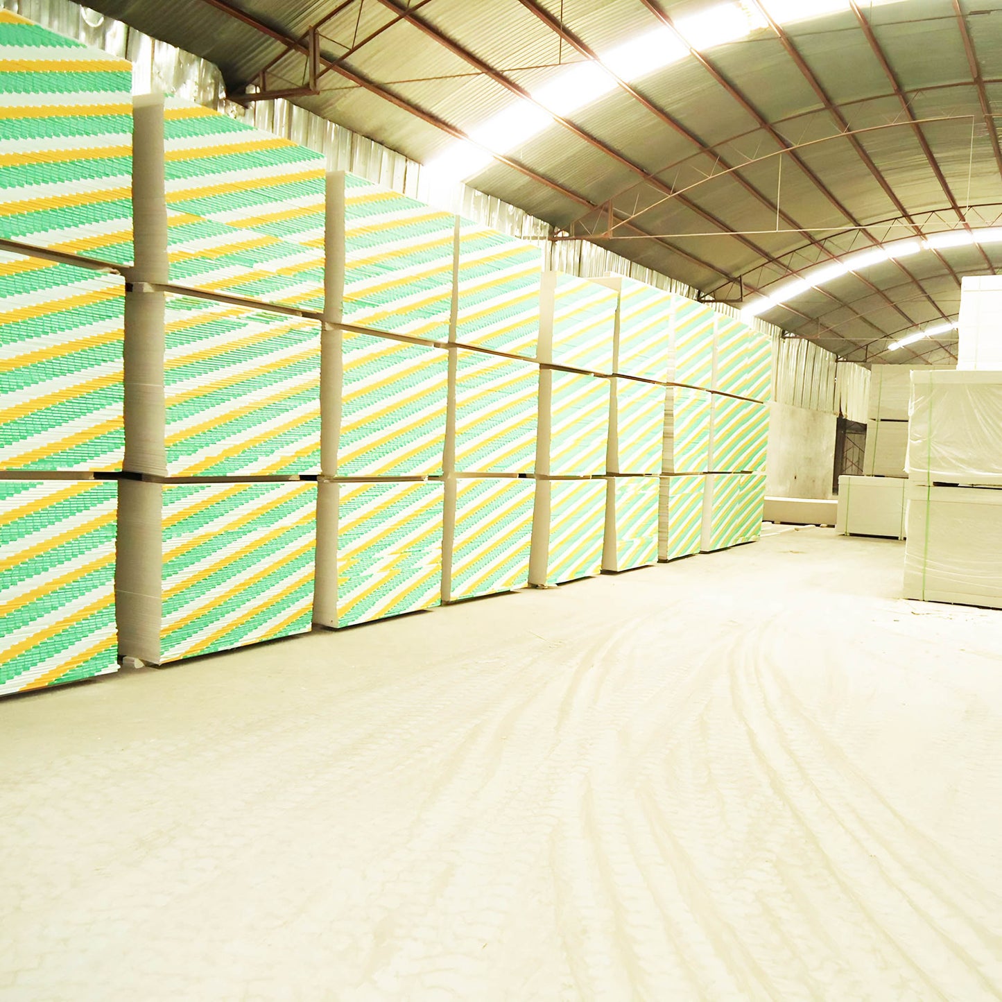 Placas de drywall BRENETI contra humedad, resistentes y de fácil instalación.