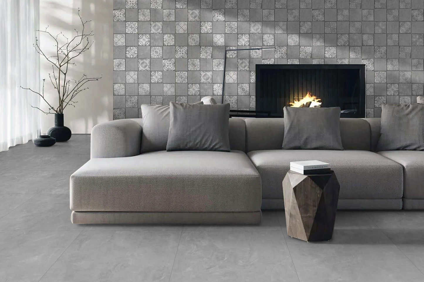 Porcelanato mate gris metálico de BRENETI, elegante y resistente para proyectos modernos de alto nivel